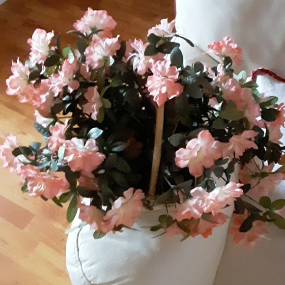 Basket of flowers - Picture 2 of 3